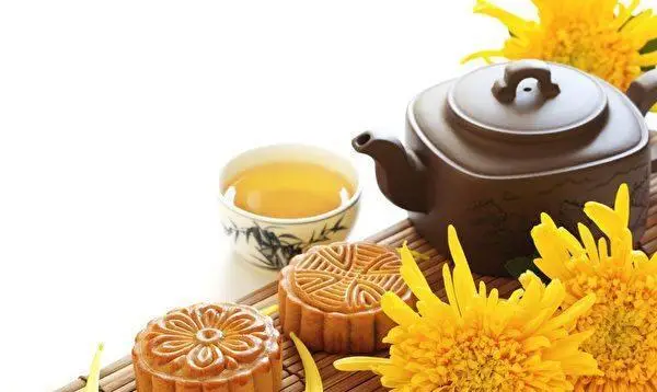 在古代，中秋夜不僅要喫月餅，還要喝白露茶