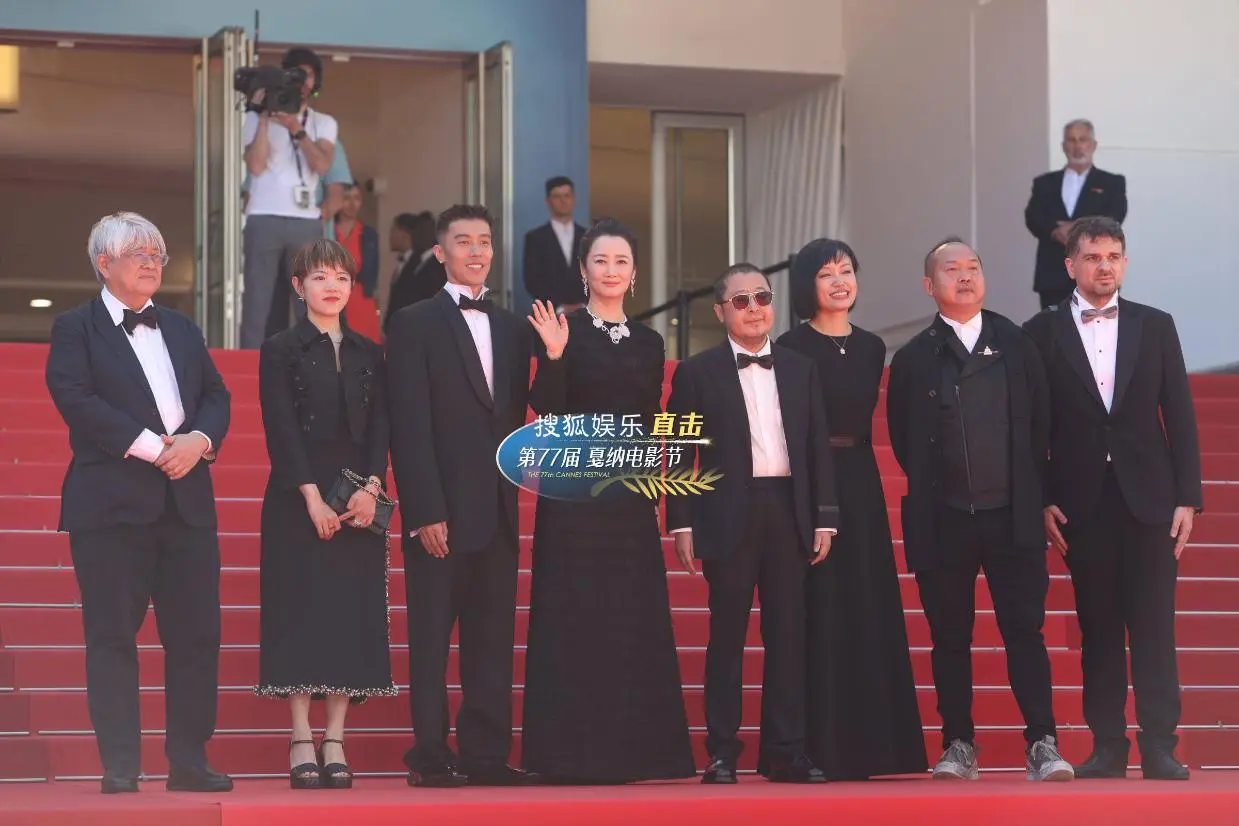 賈樟柯《風流一代》戛納首映 主演趙濤周遊亮相紅毯