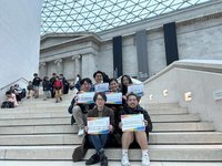 反國會濫權 在英台灣人大英博物館前舉牌表不滿