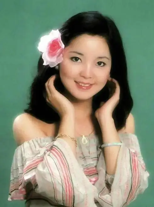 鄧麗君三哥否認妹妹與與成龍有私生子 稱這些謠言是對逝者的污辱