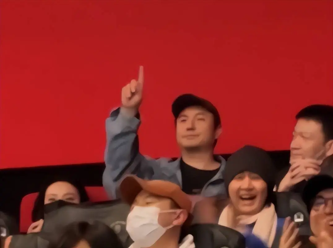 馬麗路演和觀衆共情，分享多年自卑經歷，沈騰豪擲5萬元包場
