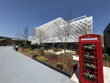 世博英國館供下午茶竟用紙杯遭投訴 駐日大使館：已改善