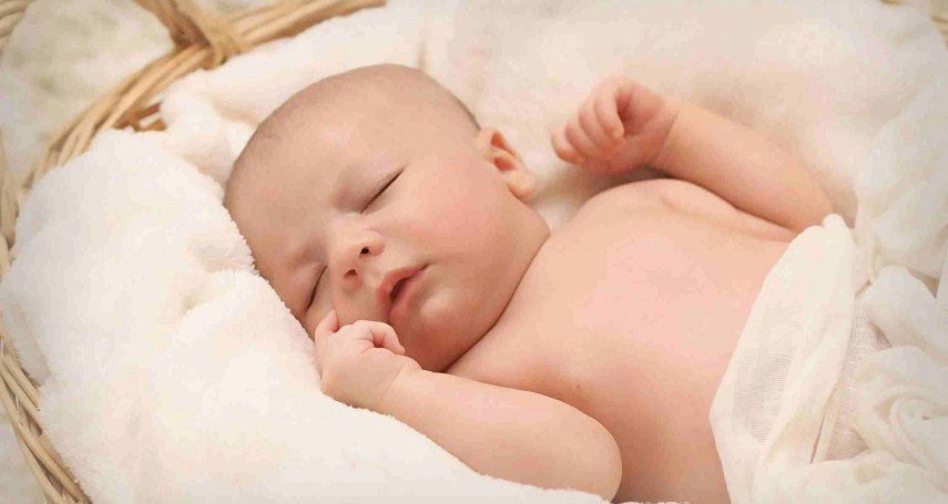 1歲以下嬰兒不能喫4水果？兒科醫生闢謠：真正不能喫的只有「這1物」，小心中毒