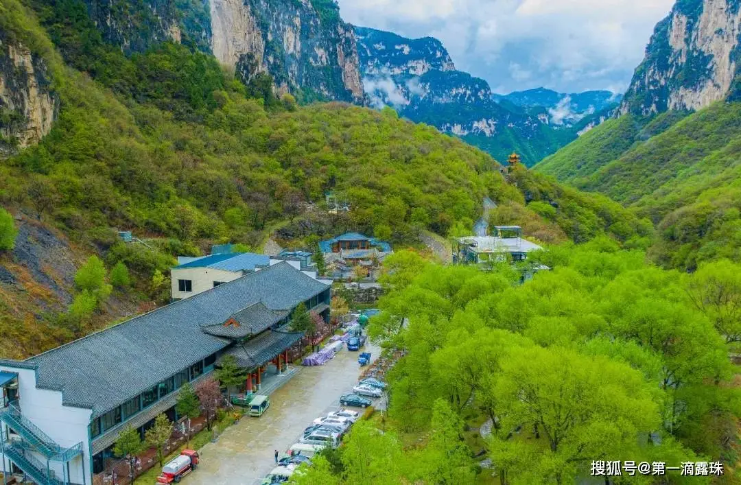一碗老湯熱面，滿身山水溫情，奮鬥者小時光面館與時代精神相遇