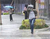 北、東部有短暫雨 台南高雄炎熱亮黃燈恐逾36度