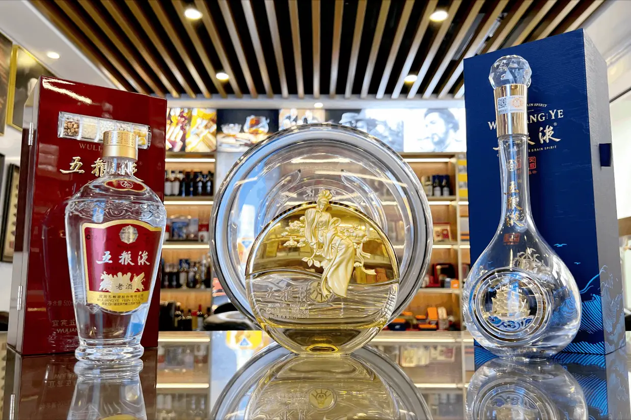 五一約局：揮杆高爾夫後，一支雪茄，一杯五糧液，縱享快意人生