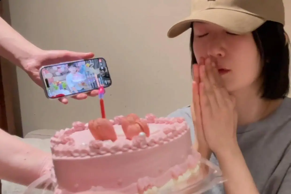 謝娜看張傑直播爲自己慶生 感動落淚畫面好溫馨