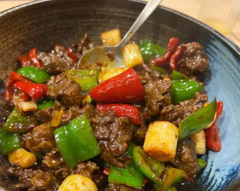 朋友來家蹭飯，誇老婆廚藝好，拿起手機看到微信轉账，也是驚呆了