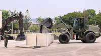 取代耗時費力砂袋 陸軍「機動阻絕器材」亮相